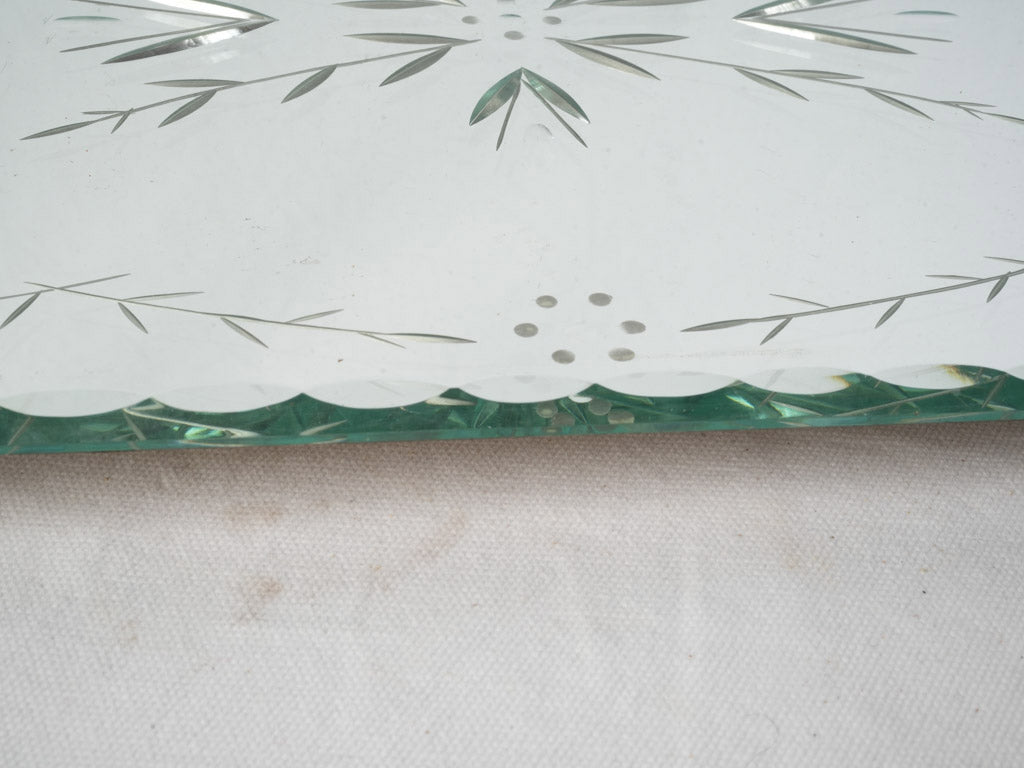 Floating graceful tabletop tray  