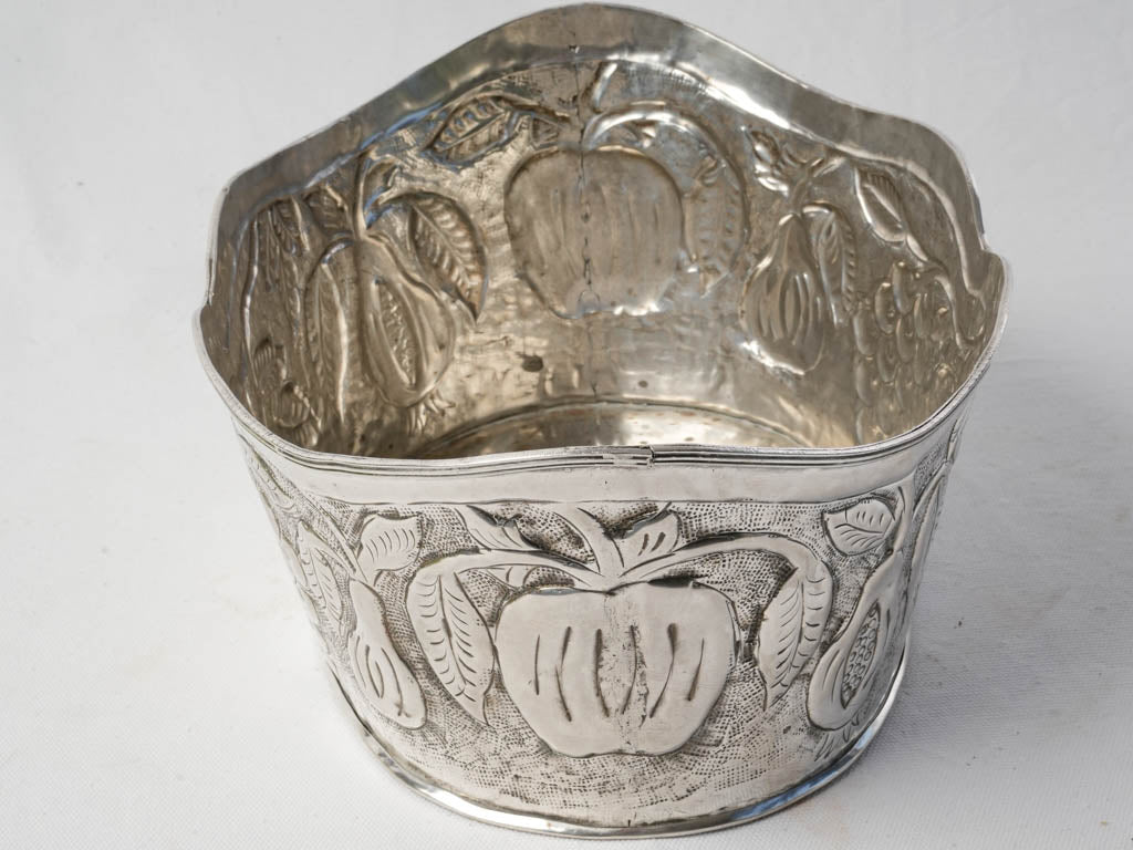 Elegant foliage design basin