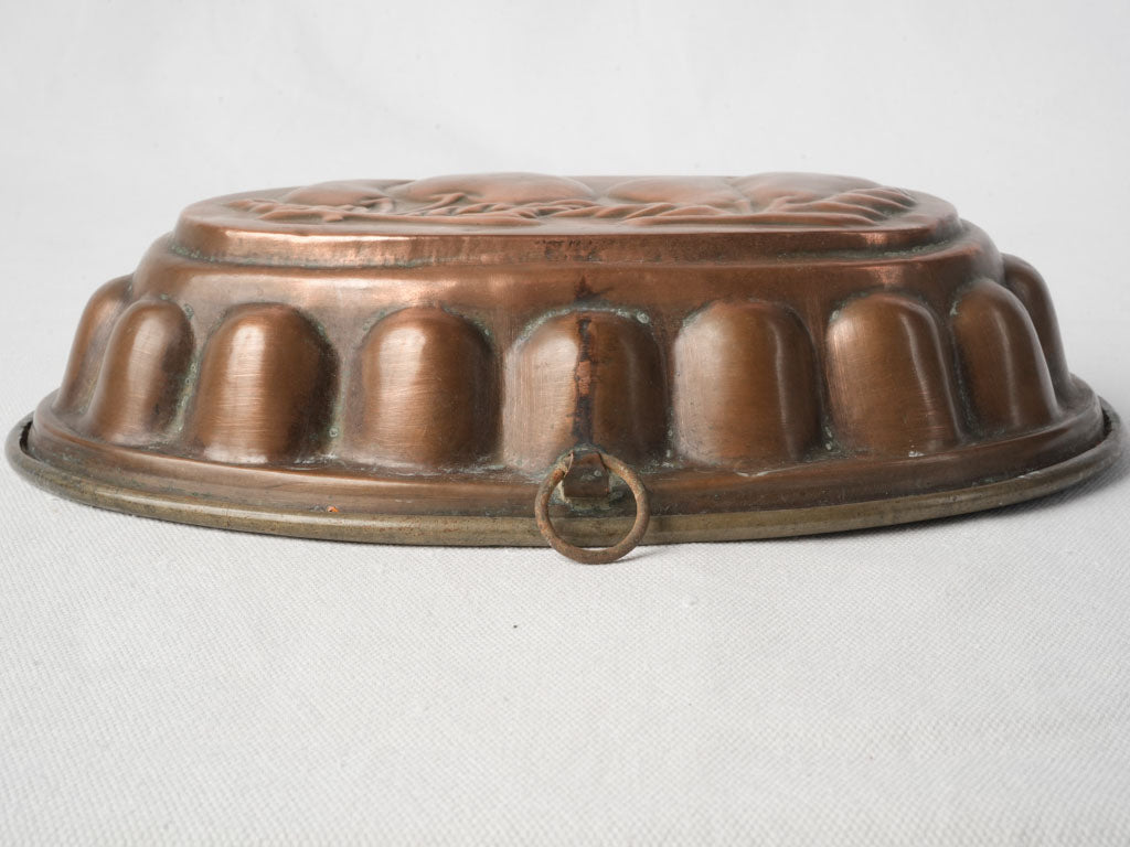 Decorative artisan crafted mold