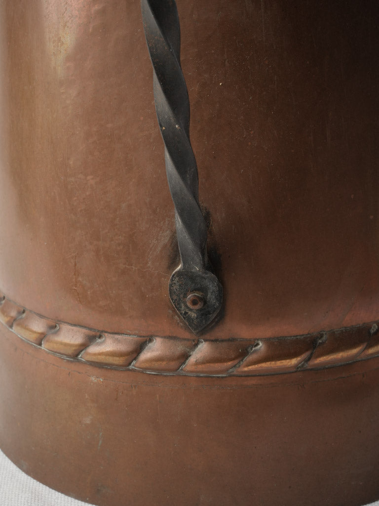 Stylish fireplace shovel-form container  