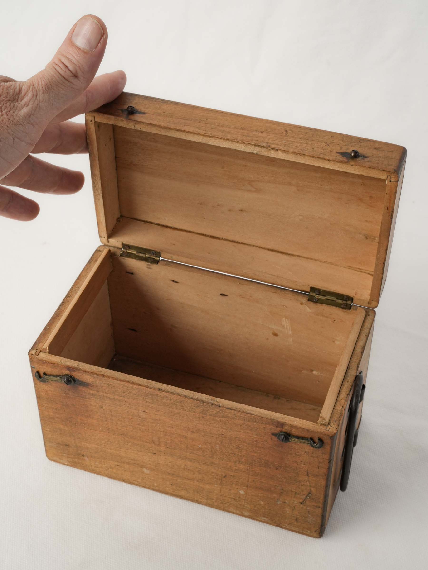 Vintage wooden box w/ latches