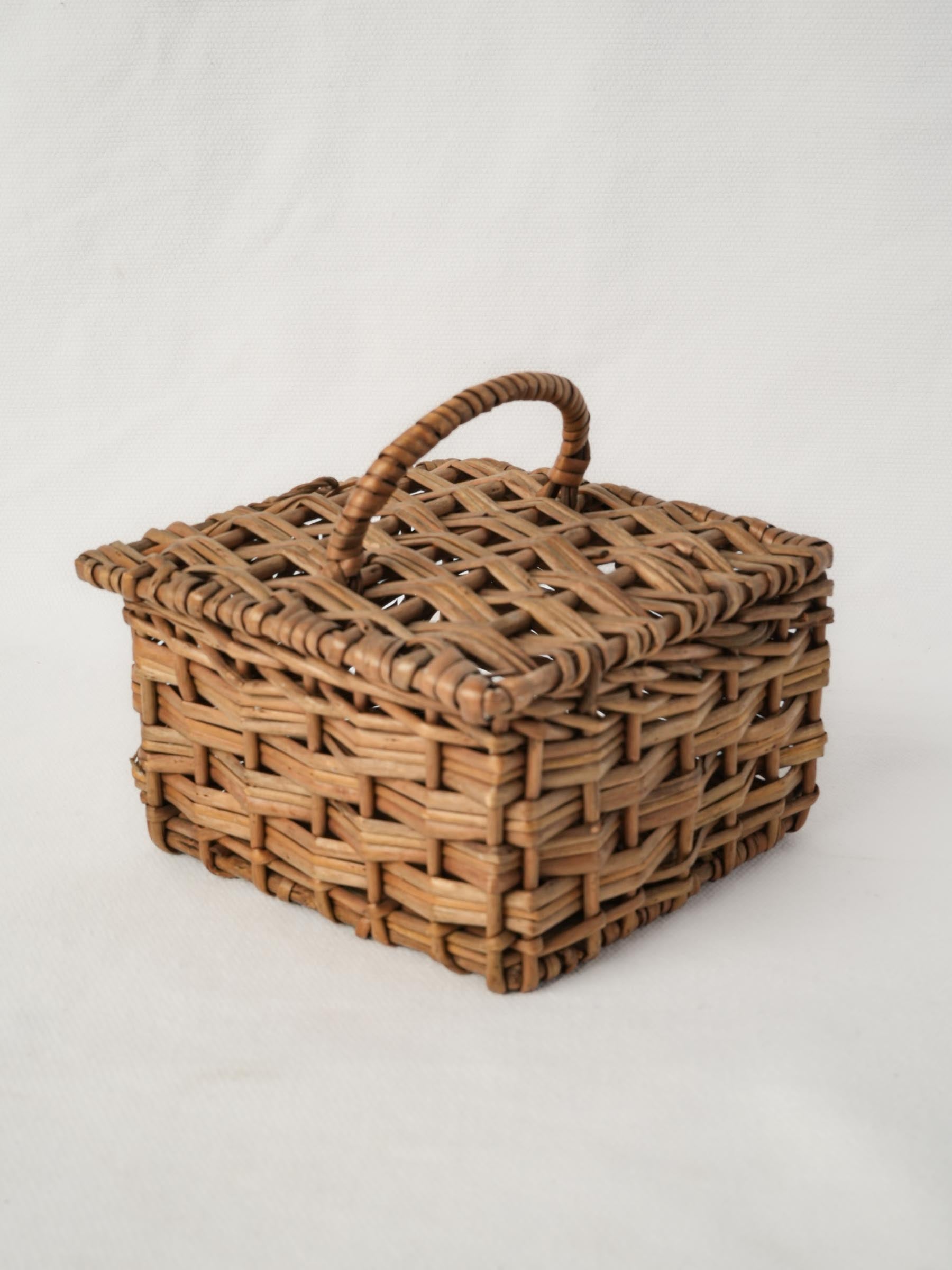 Small vintage wicker trinket box
