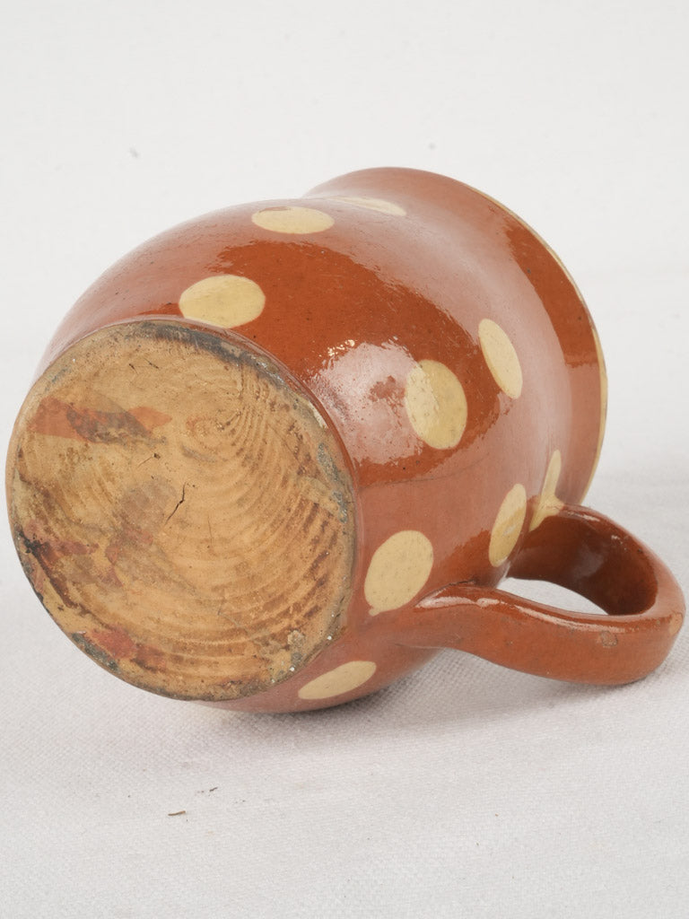 Distinctive small spout creamer  