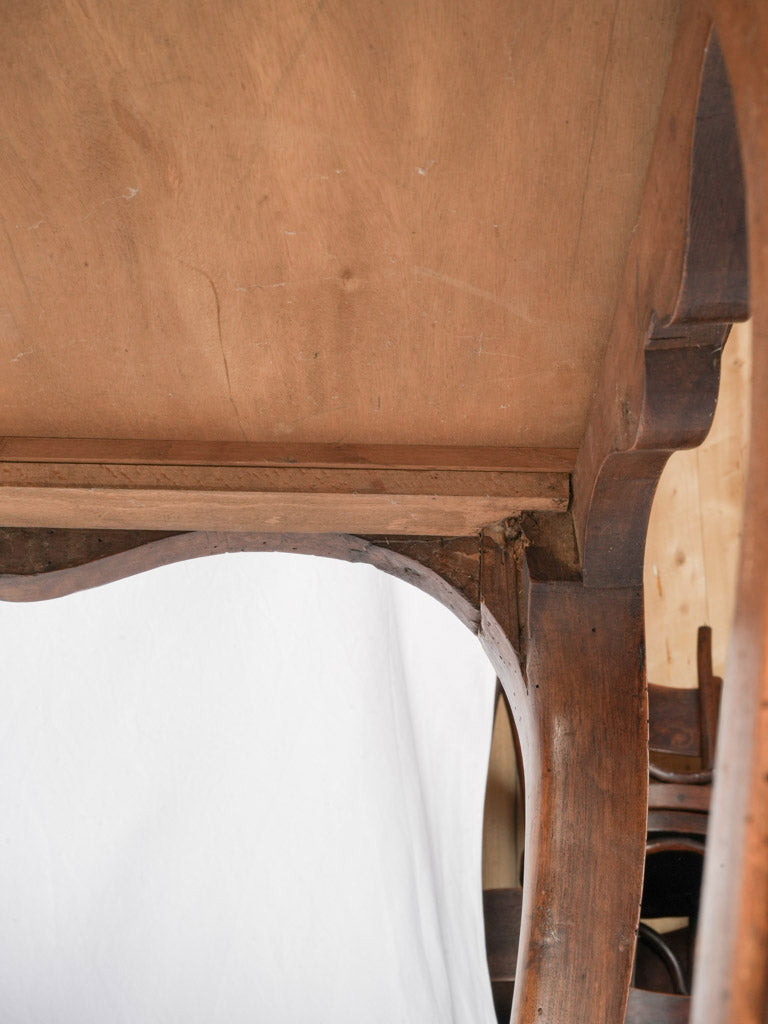 Modestly scaled refined writing table
