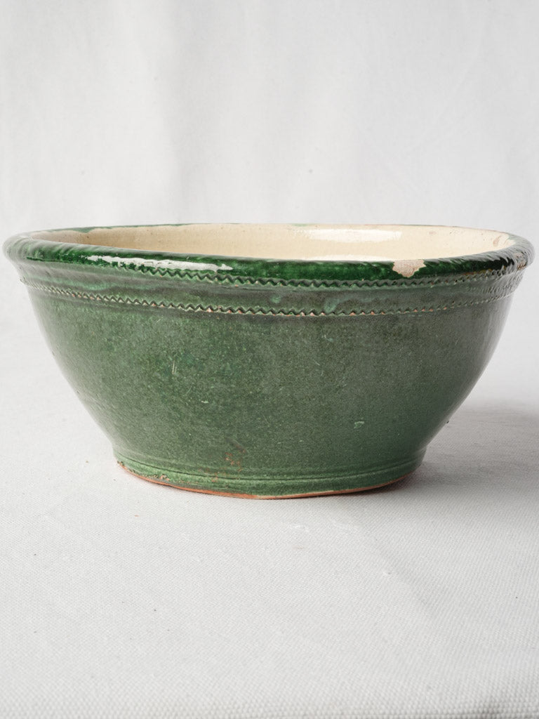 Artisanal geometric-friezed saladware  