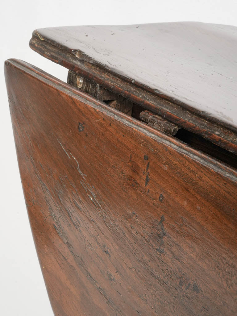 Robust baluster turning table