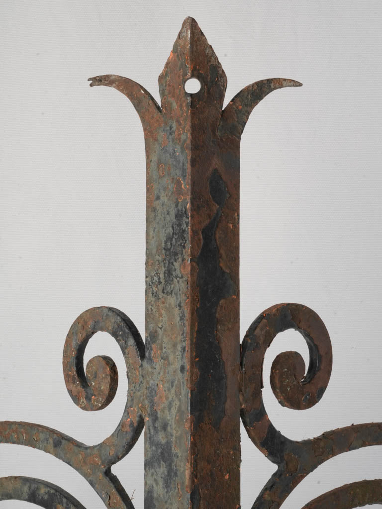 Historic heart-shaped scroll bracket