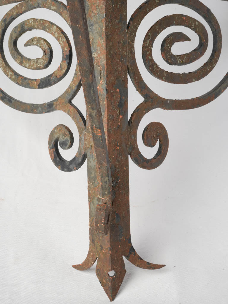 Twisted bar iron corner mount