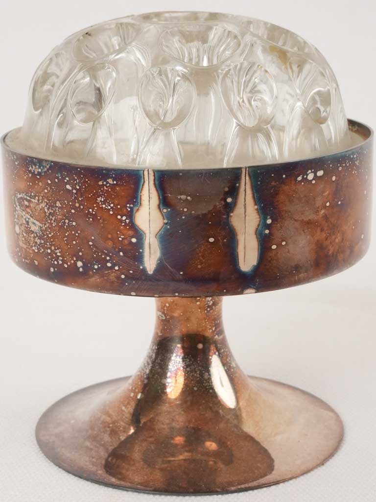 Classic bistros-inspired floral glass vase