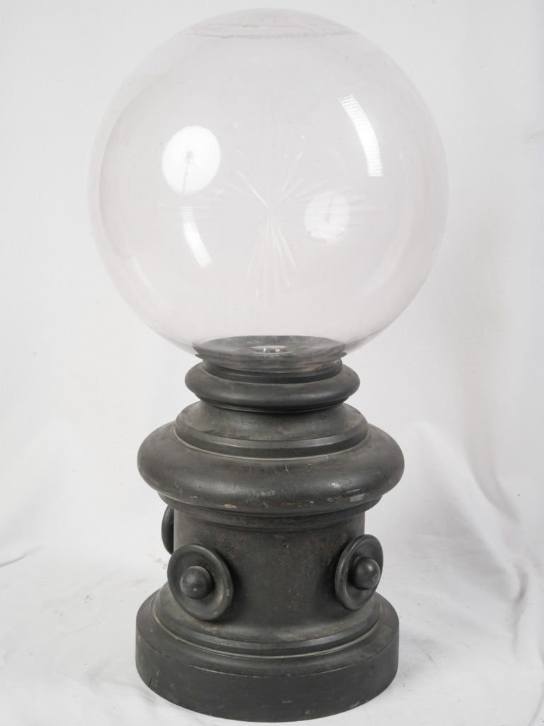 Radiating starburst engraved show globes