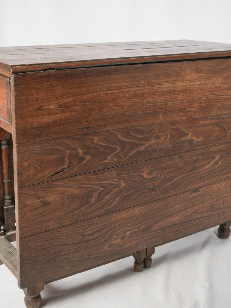 Elegant French-crafted gateleg table