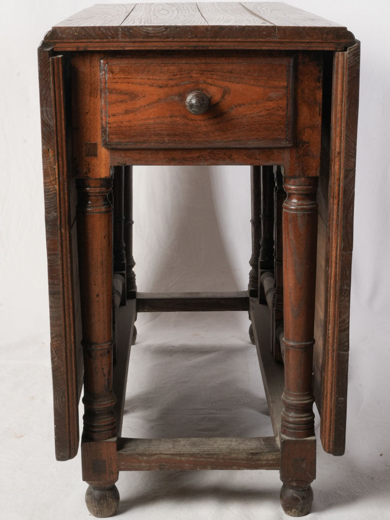 Rectangular hinged leaf table