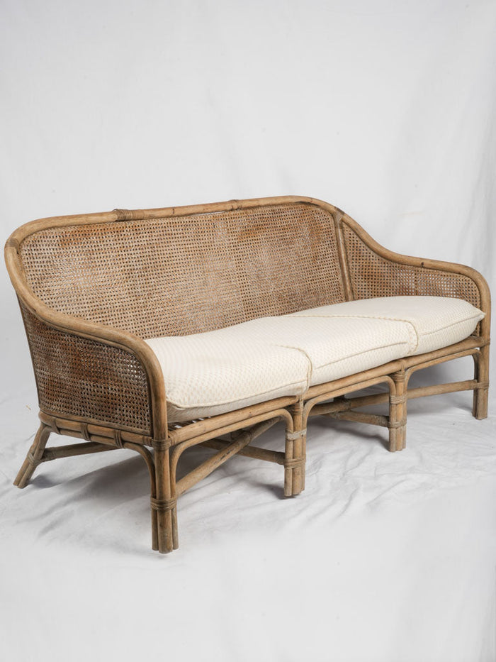 Wicker settee 2025