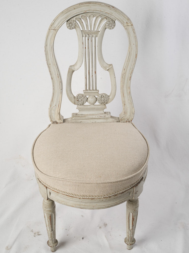 Lyre-back late 18th-century seat  