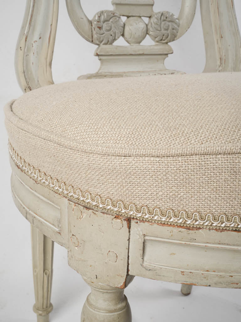 Harmonious Apollo-inspired seat  