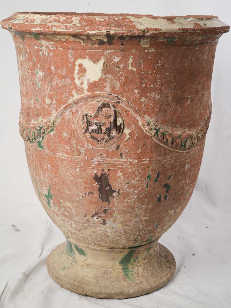 Decorative glazed pottery vessel