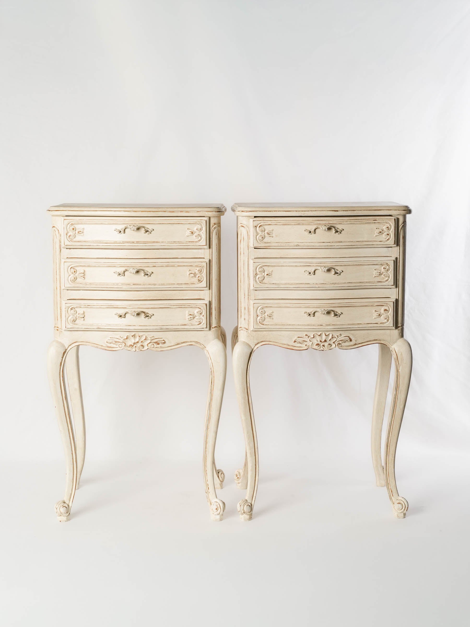 Antique-style ivory chevets