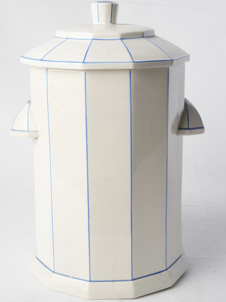 Stepped lid mustard container  