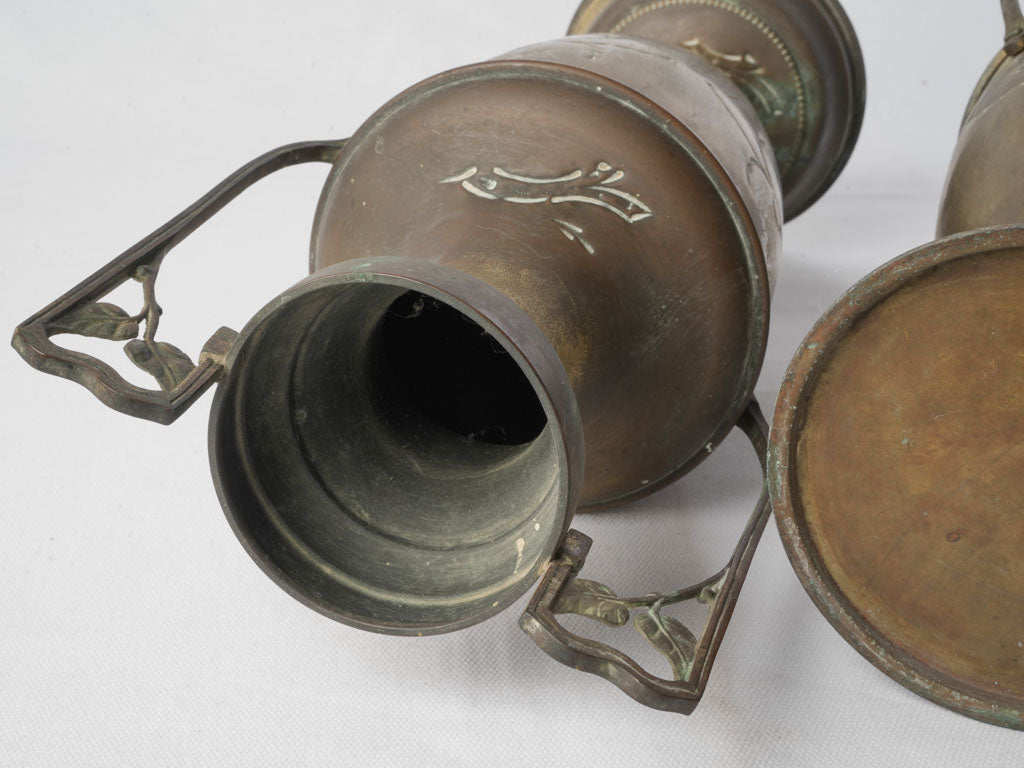 Romantic foliage-accented pieces  