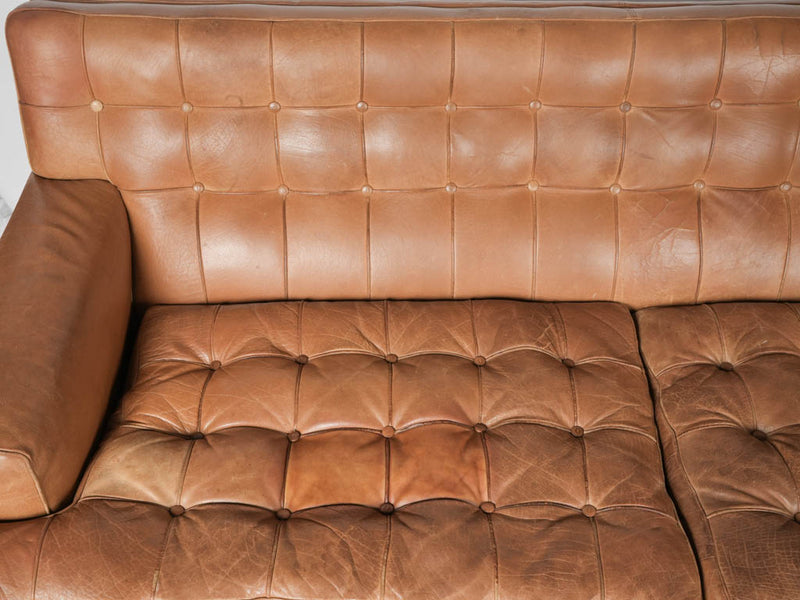 Elegant simplicity in leather furniture
