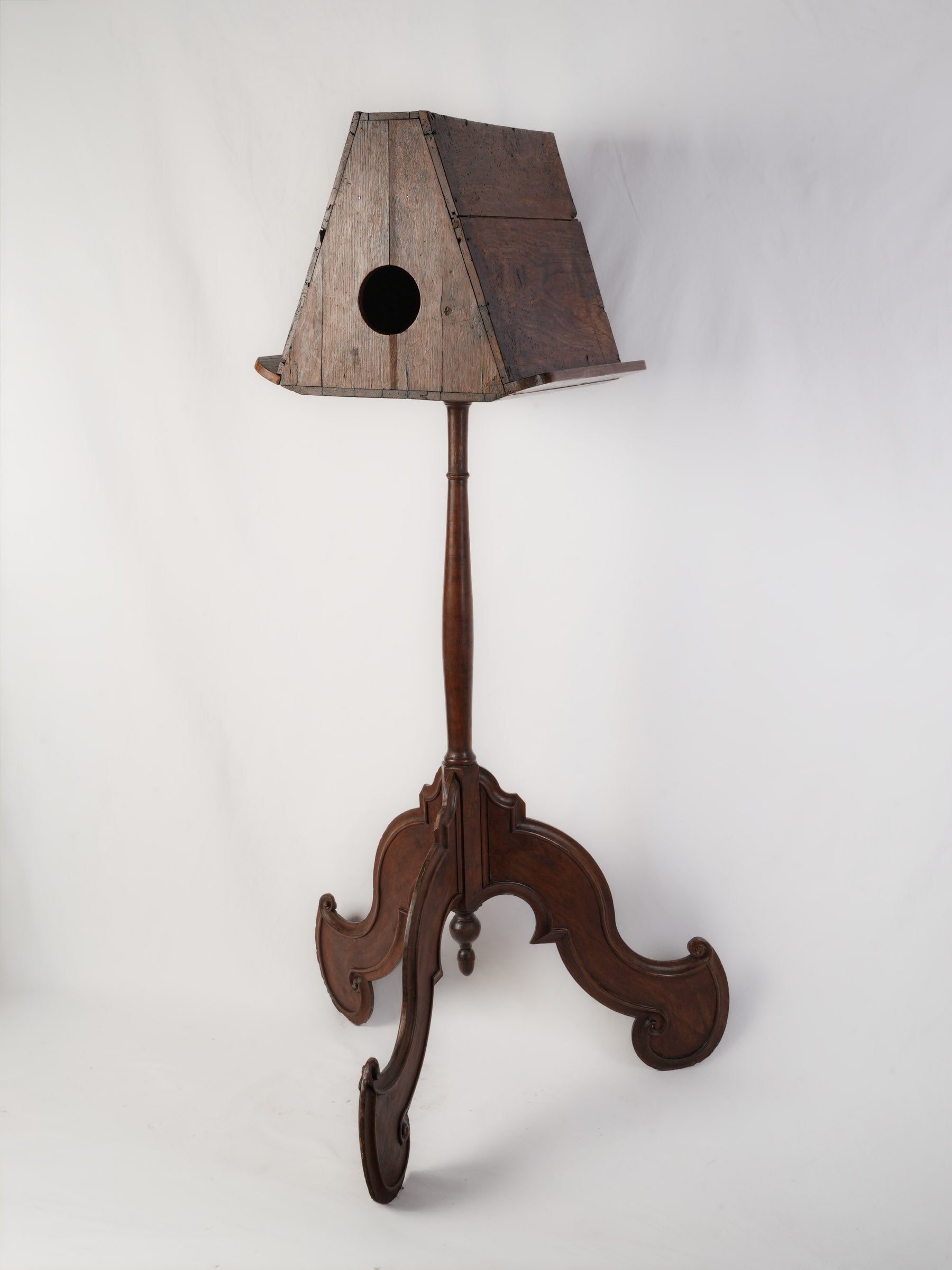 Timeless double-sided oak lectern  