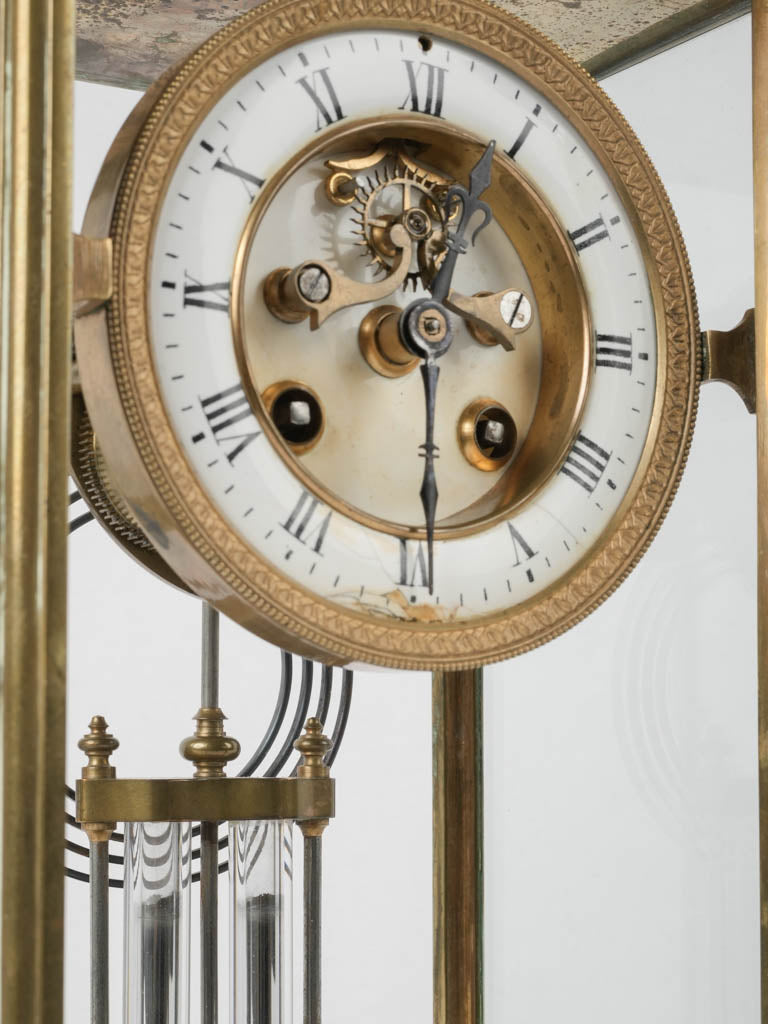 Refined vintage French mantle clock