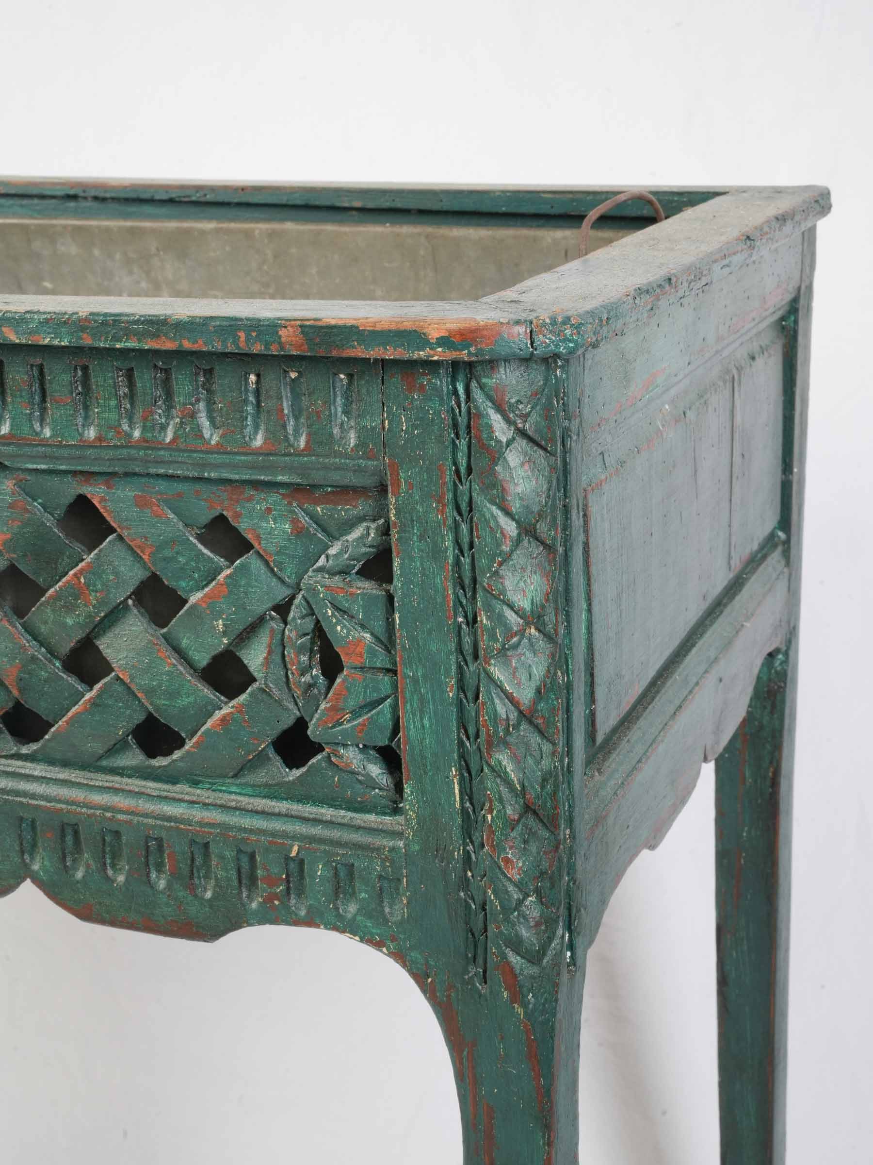 Refined cabriole legs planter  