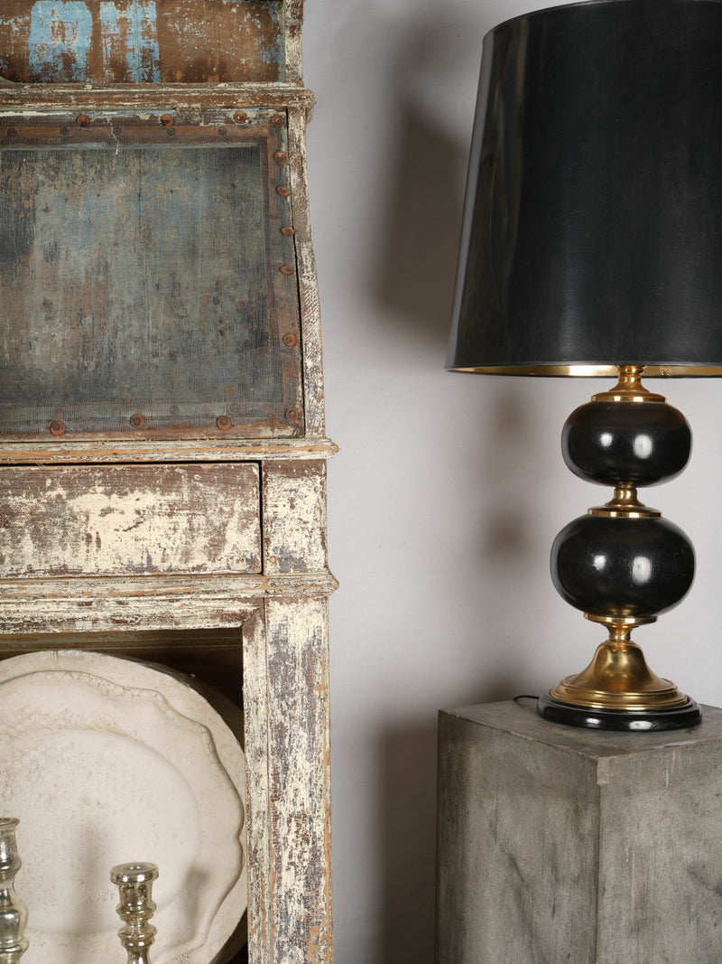 Sophisticated architectural style table lamp