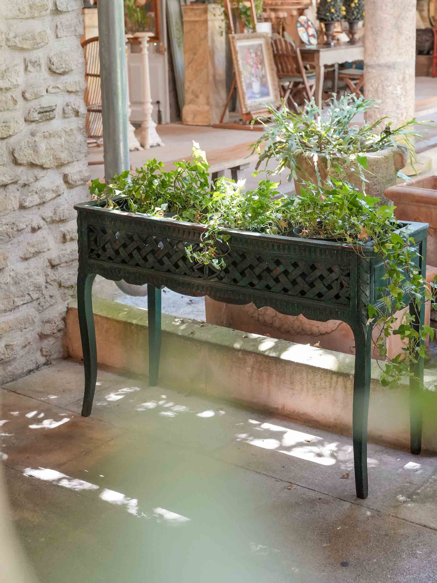 Sophisticated Louis XVI style jardinière  