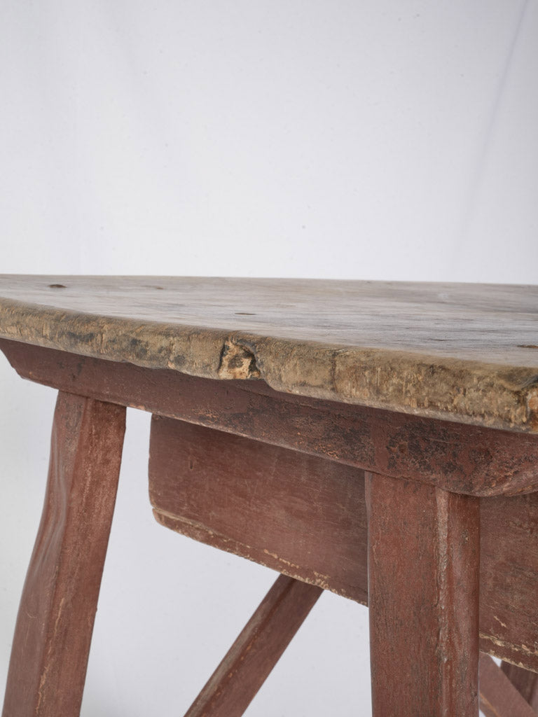 Subtle graphic handcraft decor