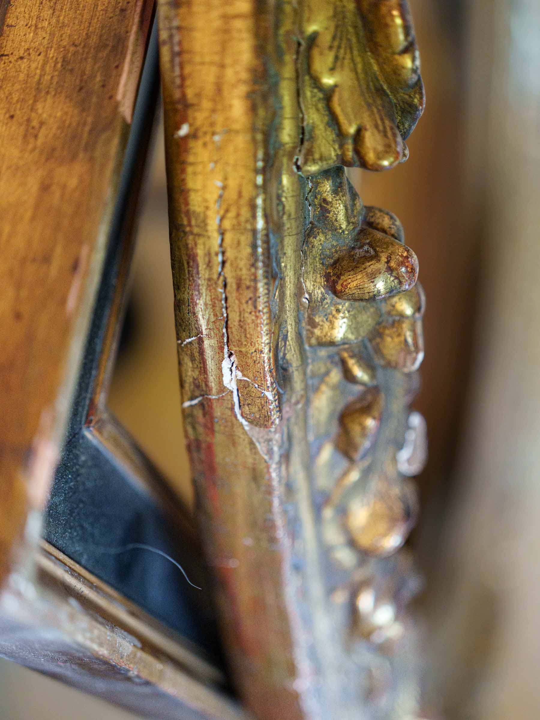 Large French Louis XIII-Style Carved Gilt Oak Oval Frame, circa 1680 - 35½"x 30¾"