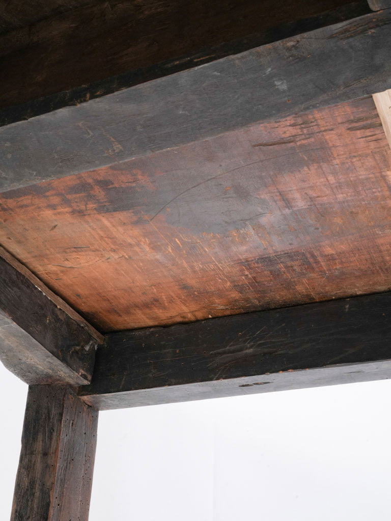 Bold architectural presence table