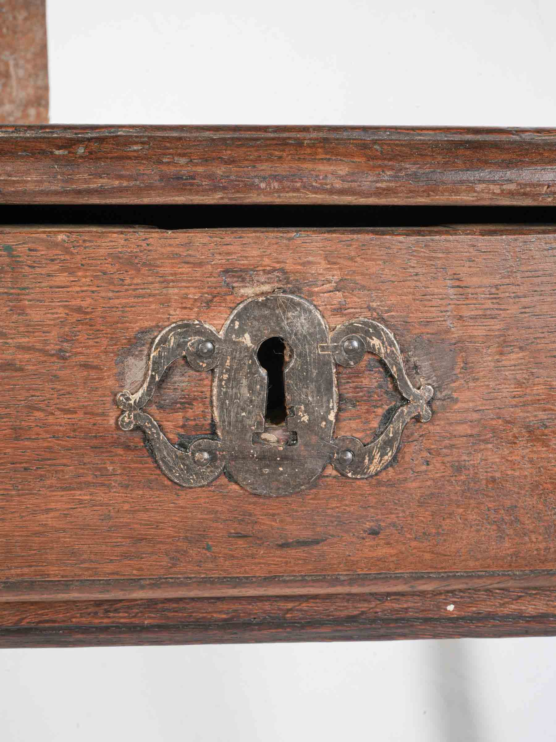 Sturdy stable side table