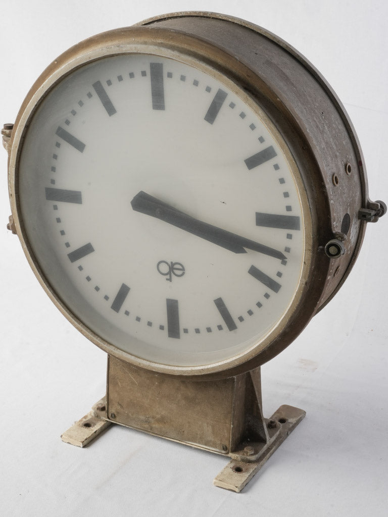 Sculptural vintage station timepiece  