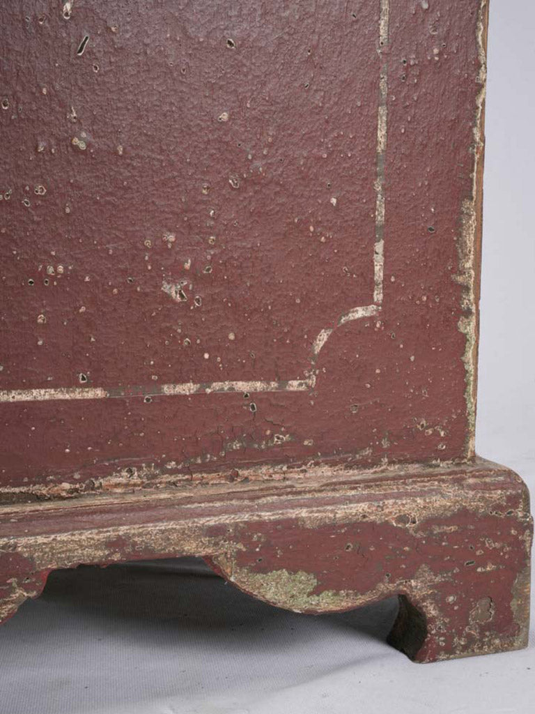 Compact statement-making period piece  