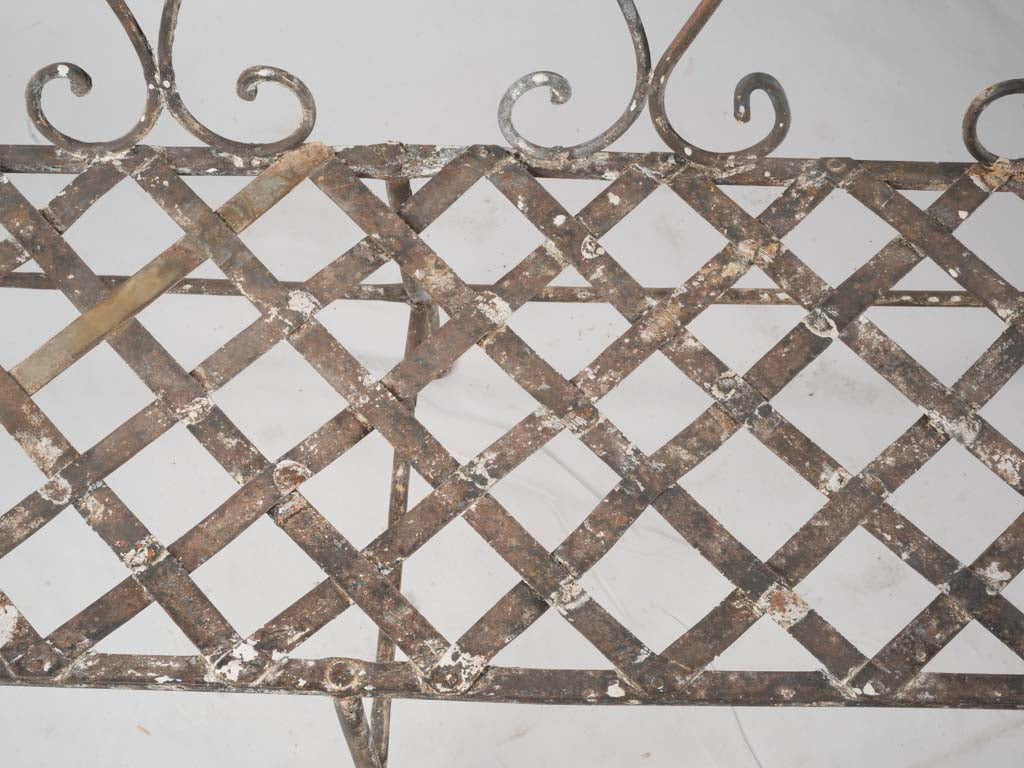 Decorative early 20th-century settee  