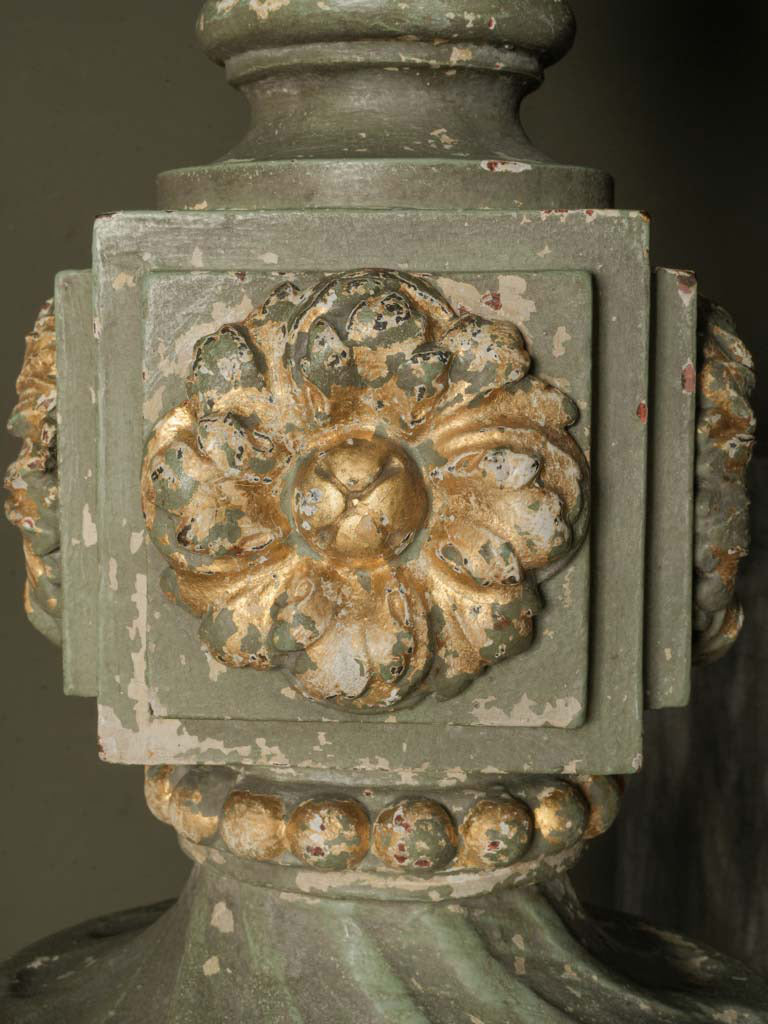 Acanthus-adorned decorative lamp  