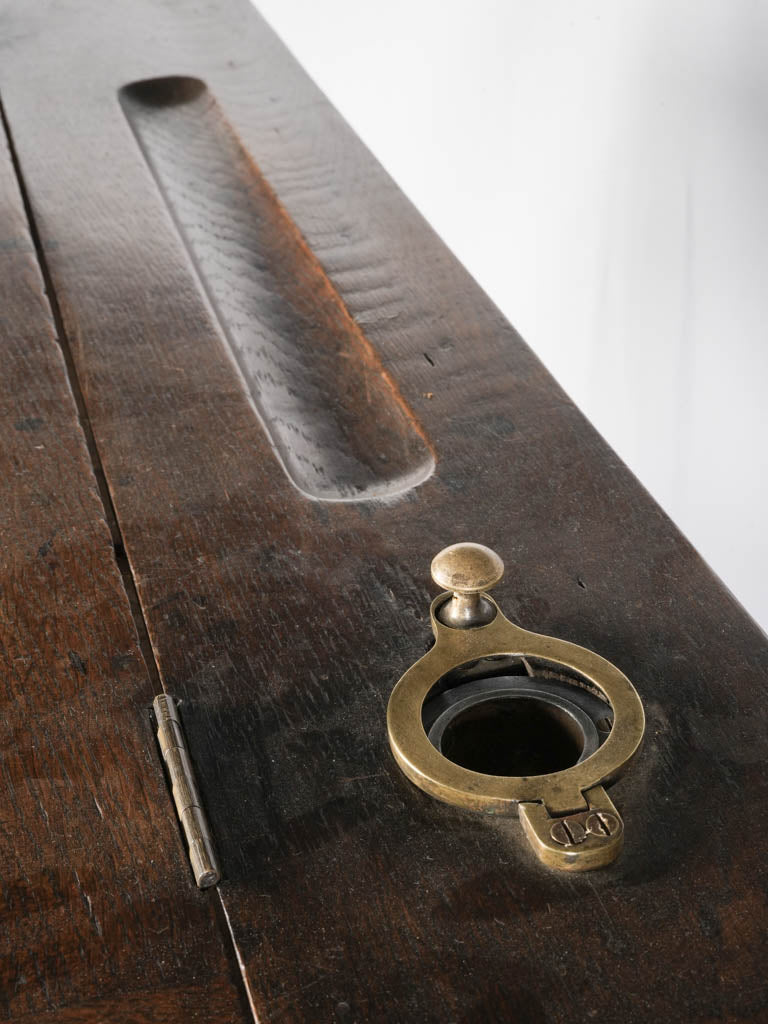 Authentic atelier character desk