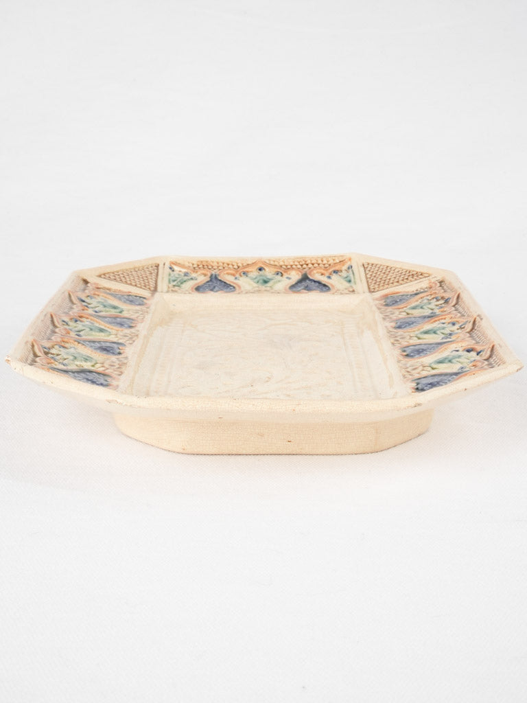 Refined wear-patterned majolica dinnerware platter