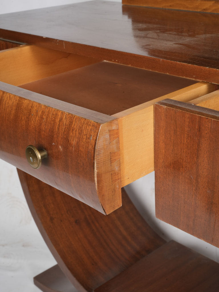 Scalloped Backboard Mirror Vanity