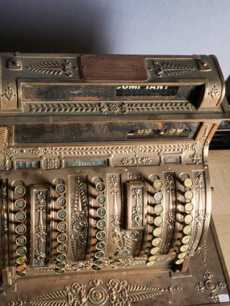 Decorative non-functioning cash register