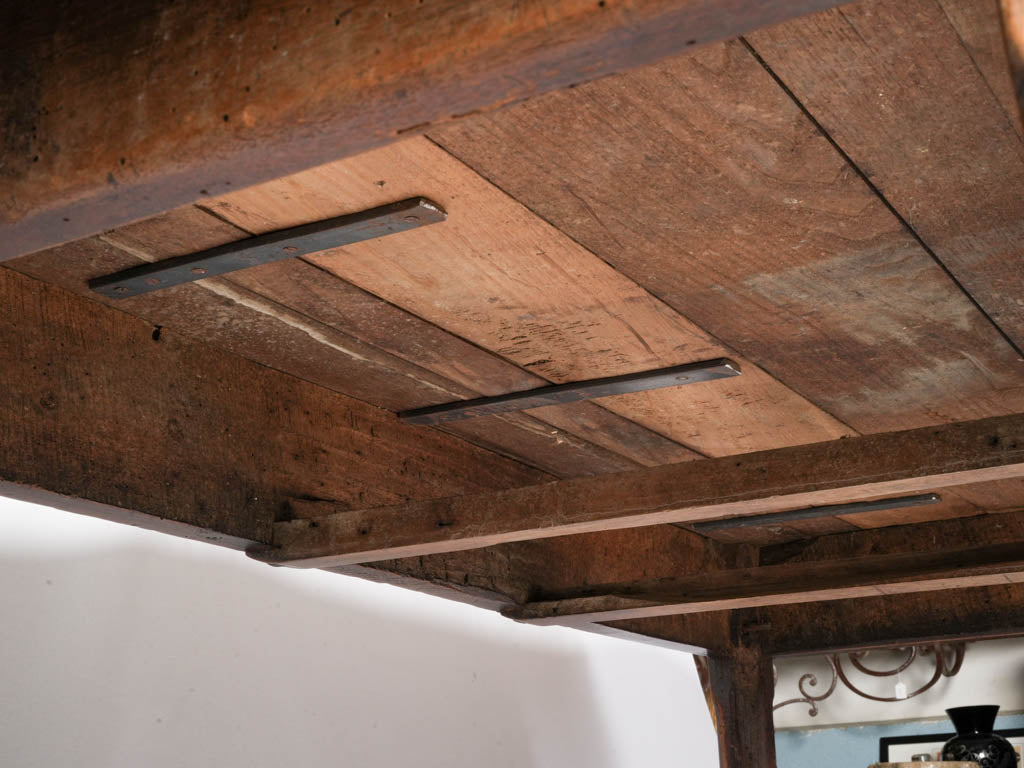 Traditional style oak table