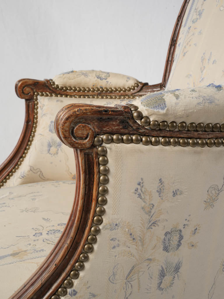 Sophisticated walnut Louis XVI seat  