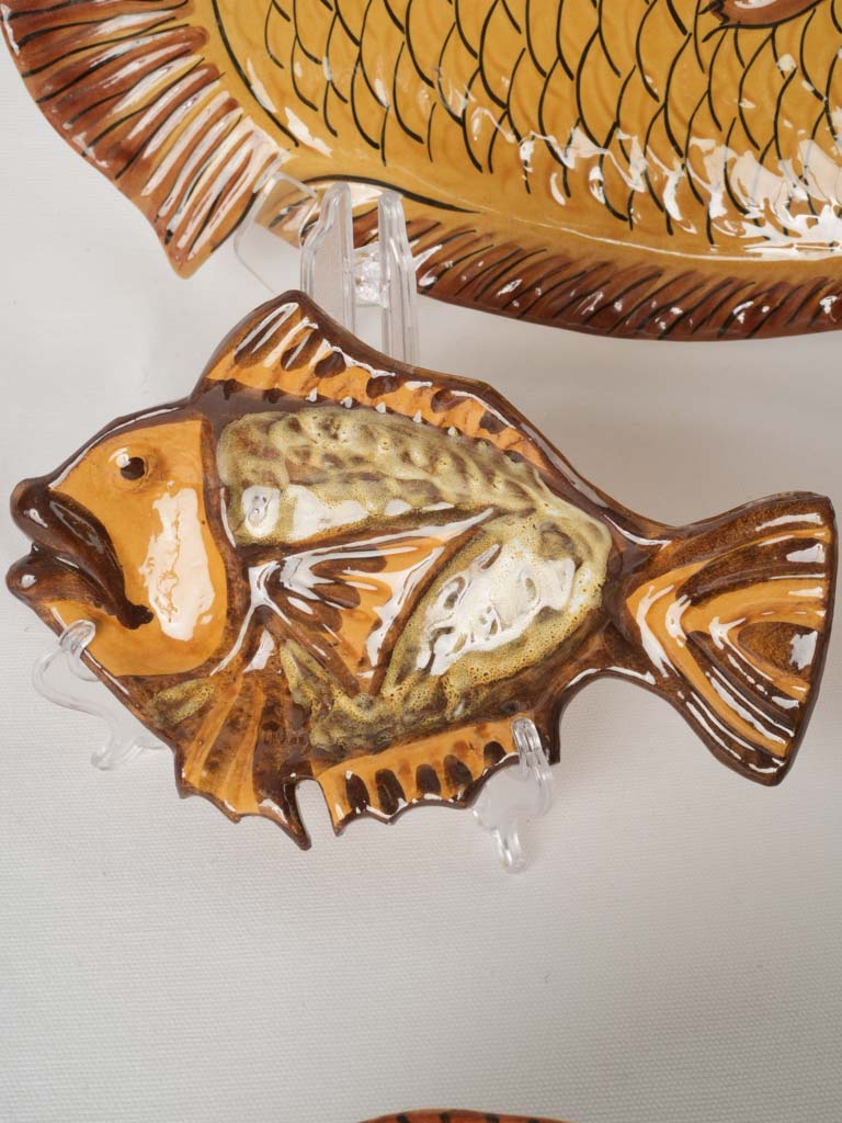 Artisanal fish-shaped Vallauris serving pieces