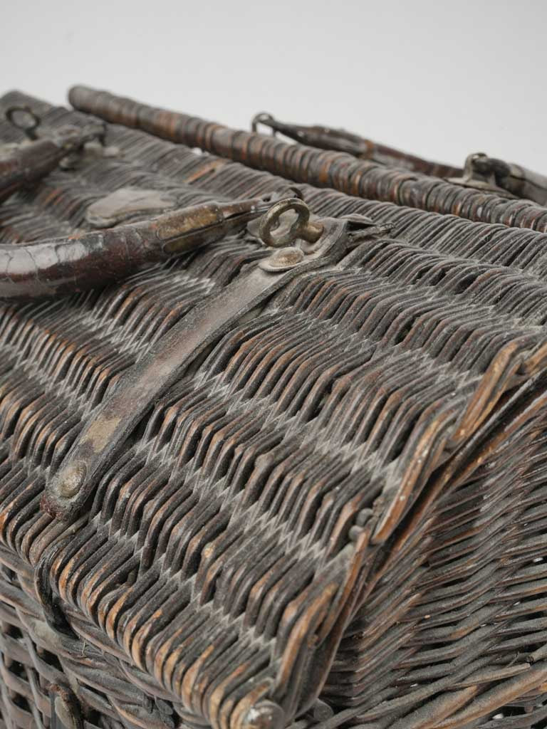 Rustic woven Provence chicken container