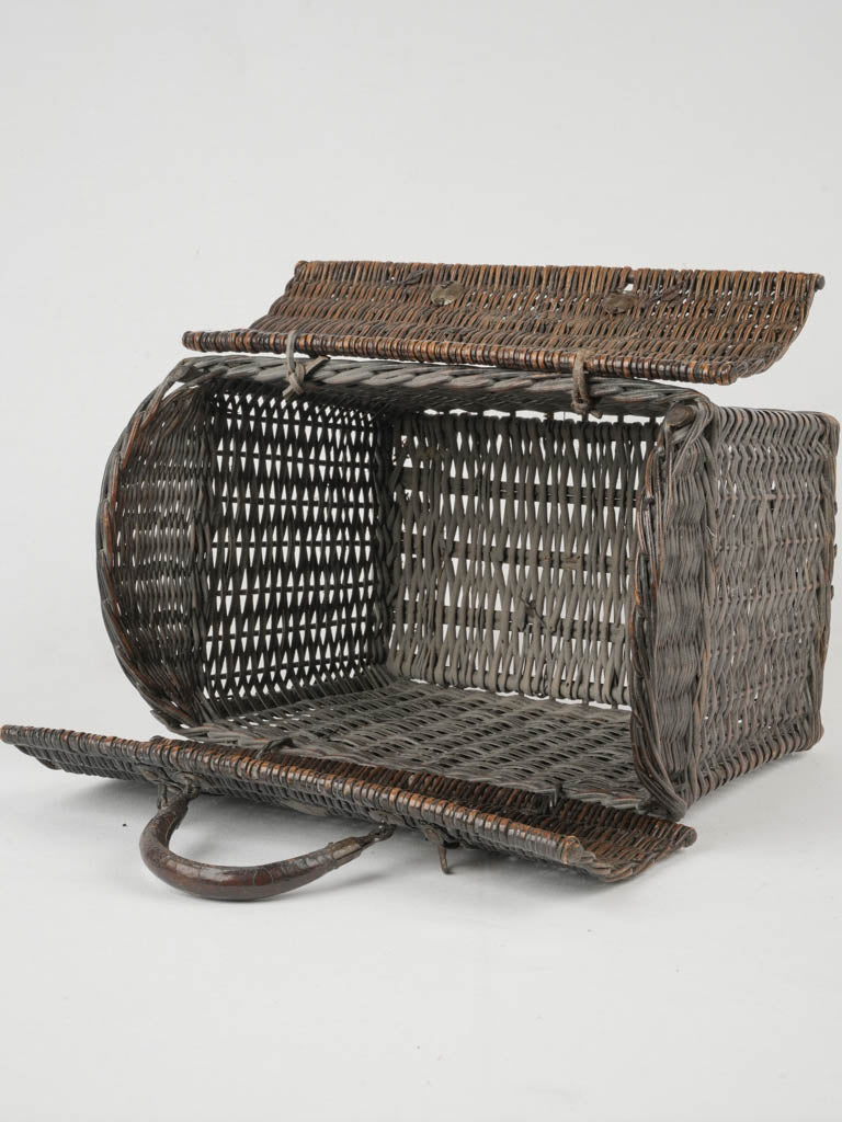 Traditional French-style poultry carrier