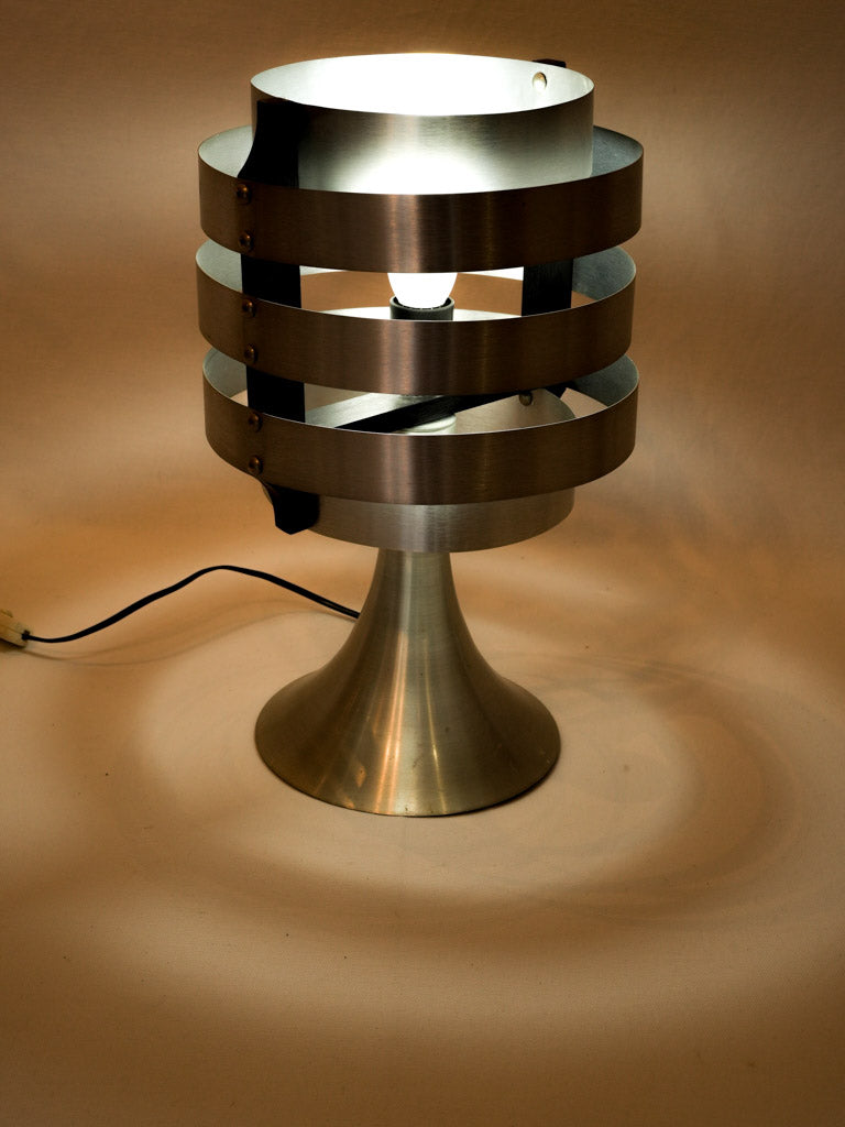 Distinctive cellular structured aluminum lamp