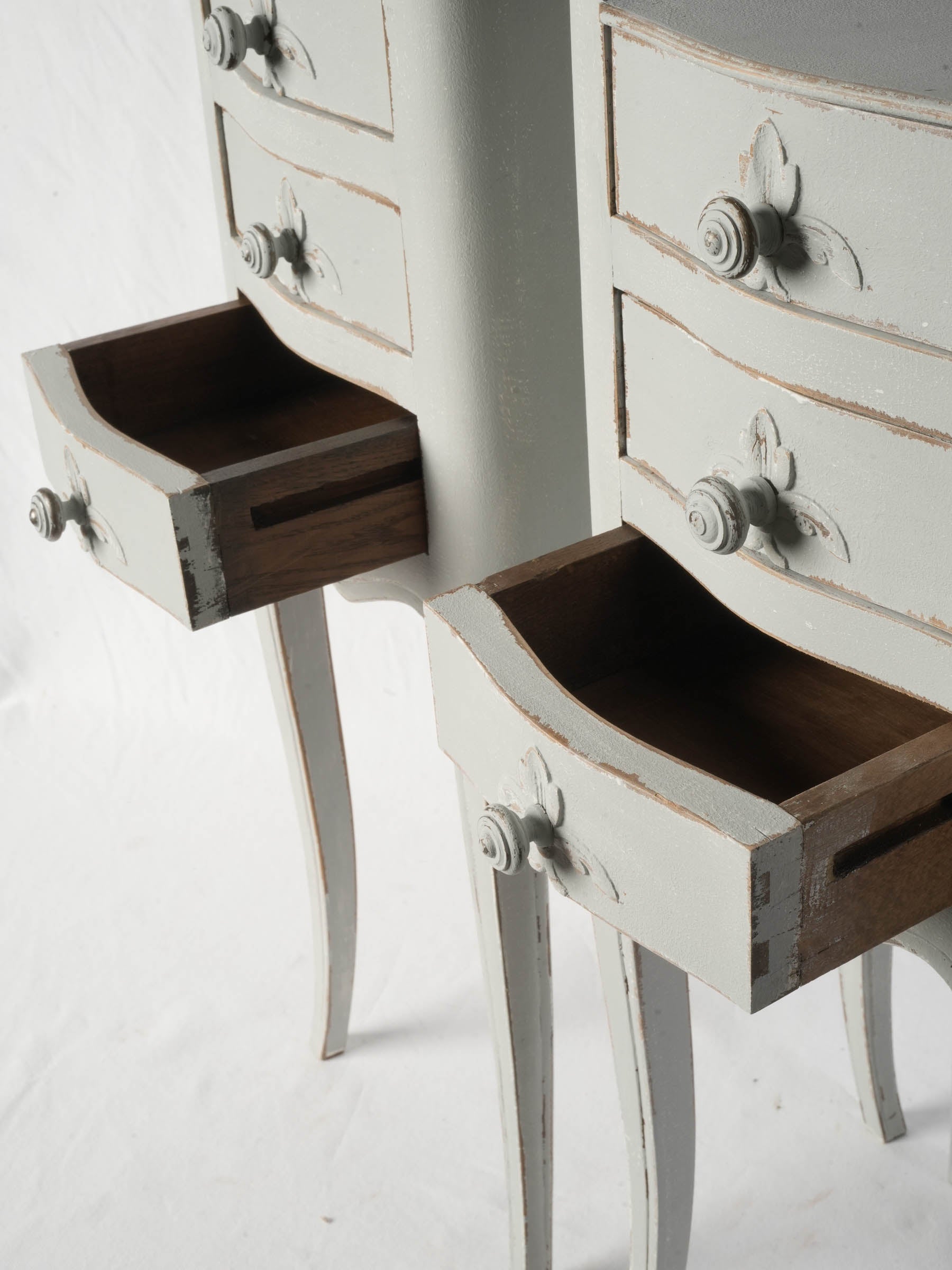 Pair of Petite French Painted Bedside Tables, Mid-20th Century -27½"