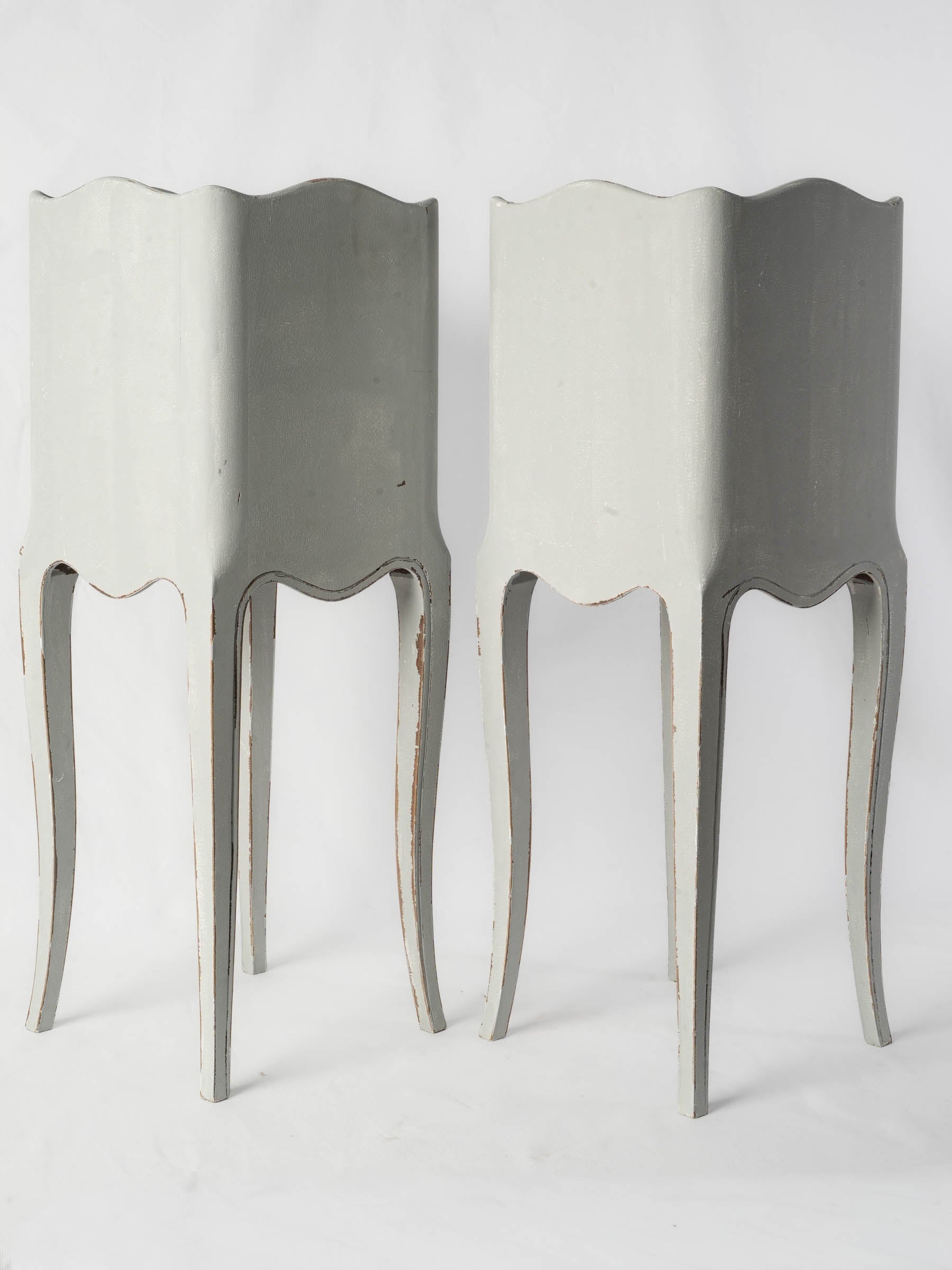 Pair of Petite French Painted Bedside Tables, Mid-20th Century -27½"