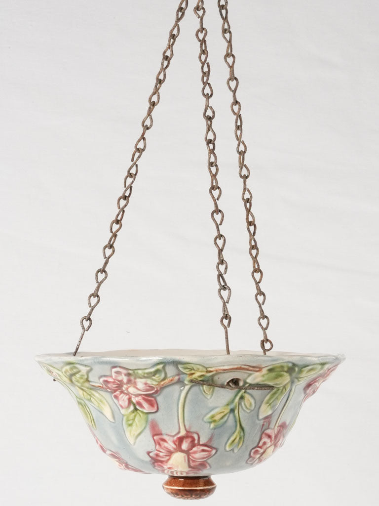 Hanging majolica hanging flower pot w/ red flowers 9½"